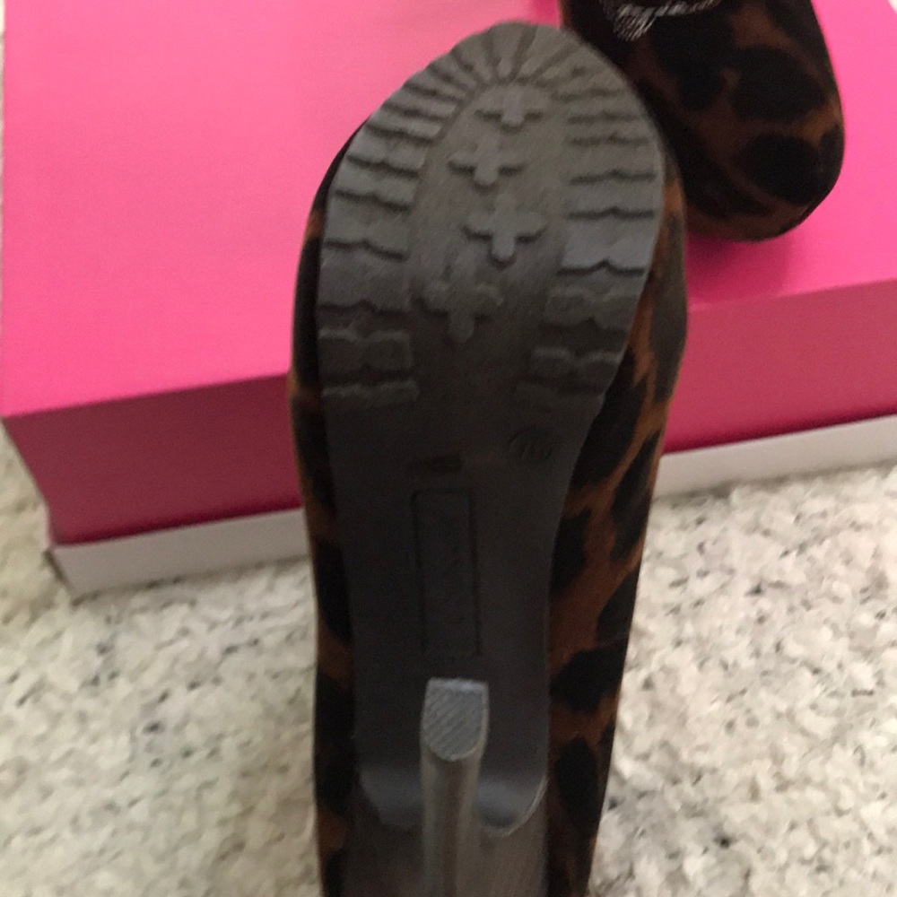 Leopard print boots - Picture 2 of 3